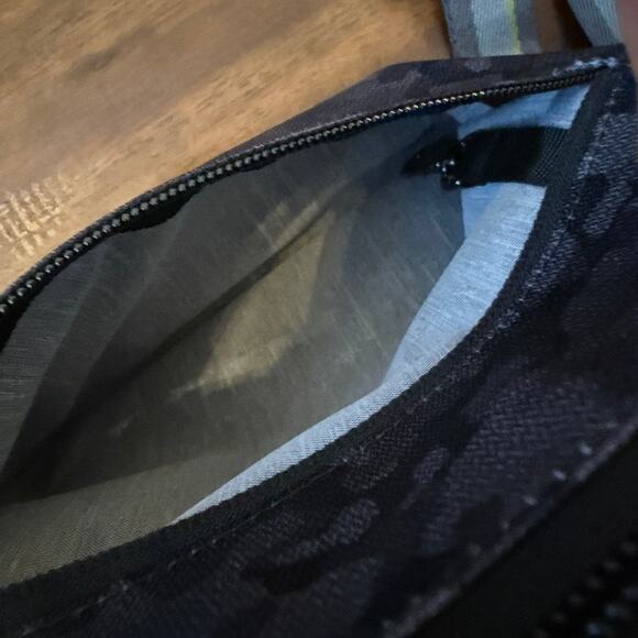 Sherpani Black & Grey Camo Zoom | Slim RFID Crossbody Bag Travel Concert Purse - Picture 9 of 12